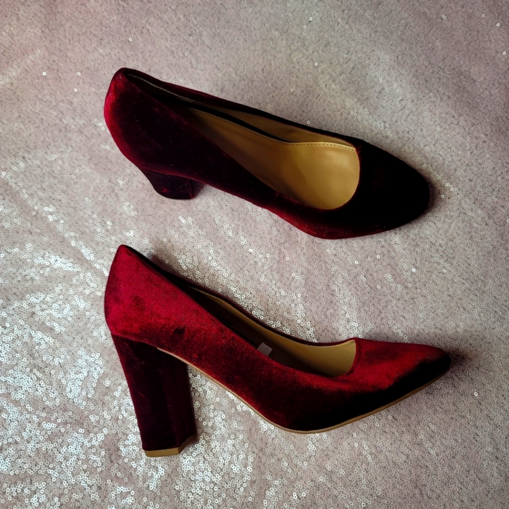 ♡ Suede Classic Pumps ♡